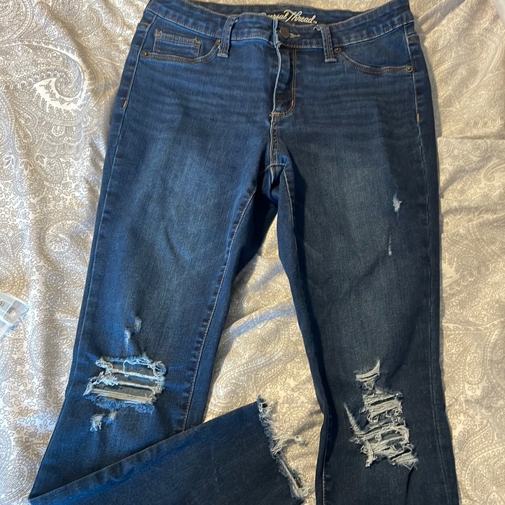 Size 6 Universal Thread distressed jeans